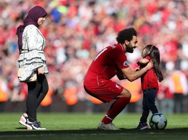 محمد صلاح واسرته
