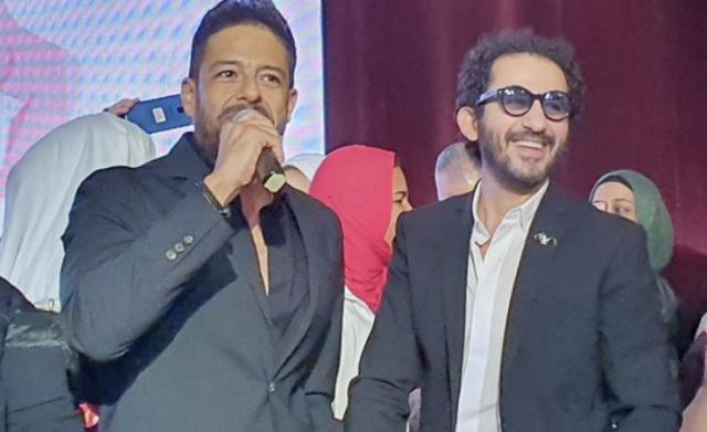 حماقي يفاجئ أحمد حلمي بأغنية في عيد ميلاده.. والأخير يعلق:”هضربك شقلباظ” (فيديو)