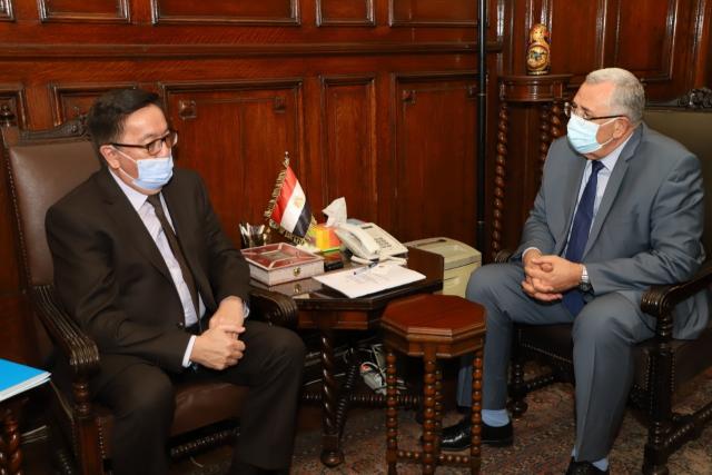 وزير الزراعة يبحث سبل التعاون الزراعي مع سفير كازاخستان في القاهرة