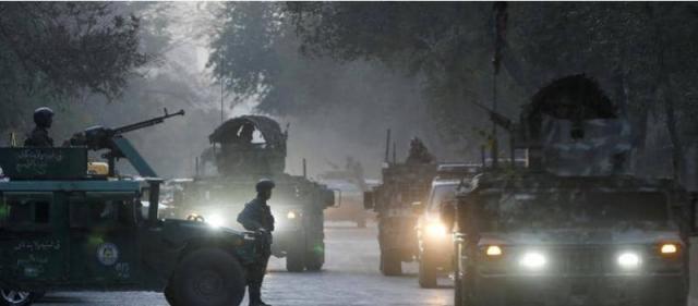عاجل | مقتل 34 شخصا في تفجيرات انتحارية بأفغانستان