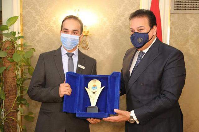 وزير التعليم العالي يكرم الدكتور ماركو زكي