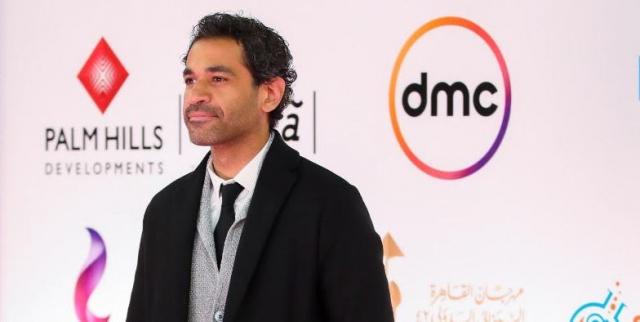 صدقي صخر في افتتاح ”أنصاف مجانين” بمهرجان القاهرة السينمائي