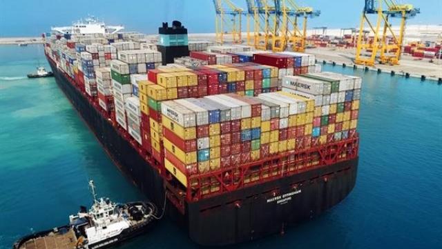 ميناء دمياط يستقبل 3 أوناش لخدمة محطة الحاويات