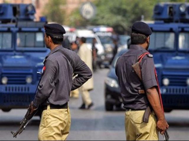 إصابة 25 شخصا في انفجار بالقرب من مركز شرطة بباكستان