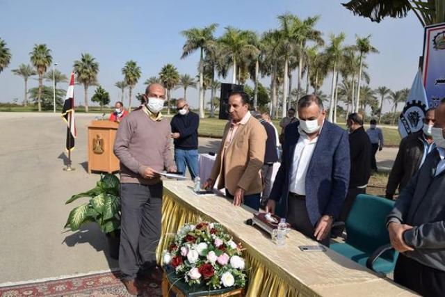 تكريم المتفوقين من أبناء العاملين بمصنع ”200 الحربي” 