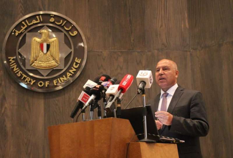 وزير النقل يعلن الانتهاء من 50% من تطوير إشارات خط سكة حديد ”أسيوط-نجع حمادي”