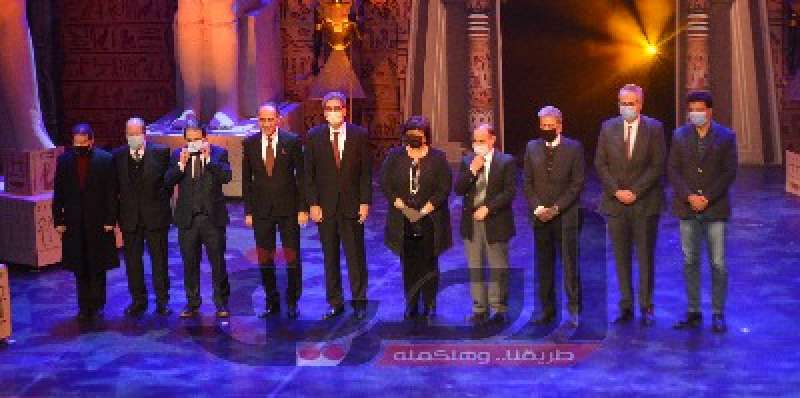 تكريم الفنانين خلال حفل افتتاح المهرجان القومي للمسرح المصري