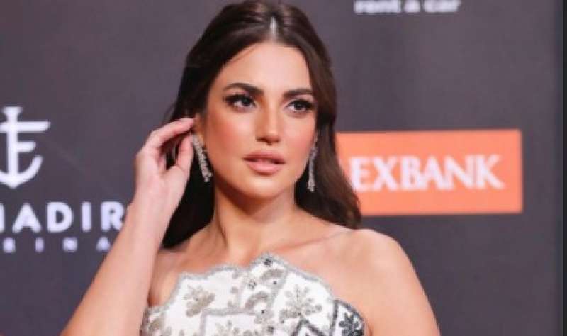 الفنانة درة