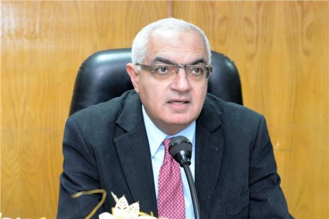 رئيس جامعة المنصورة يكشف لـ”الطريق” حقيقة تخصيص 20 دكتور لطالب واحد ”انتساب”