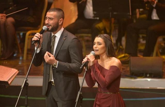 عمرو دياب يعلق على غناء محمد الشرنوبي وكارمن سليمان لـ”محسود” (فيديو)