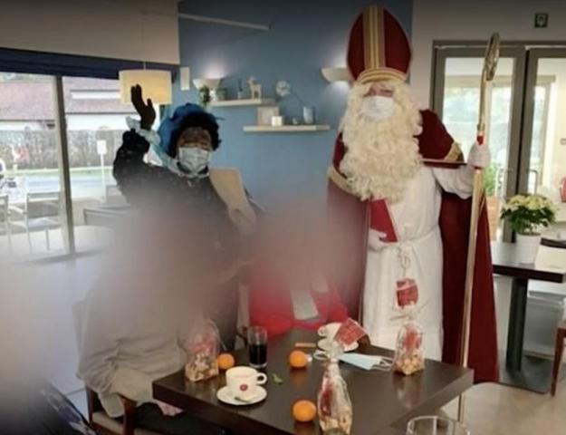 زيارة رجل يرتدي زي بابا نويل لدار رعاية مسنين