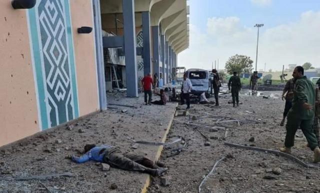 حادث انفجار مطار عدن منذ قليل