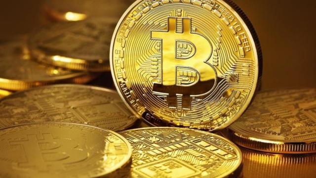 عاجل | عملة بيتكوين المشفرة تقفز إلى 31 ألف دولار