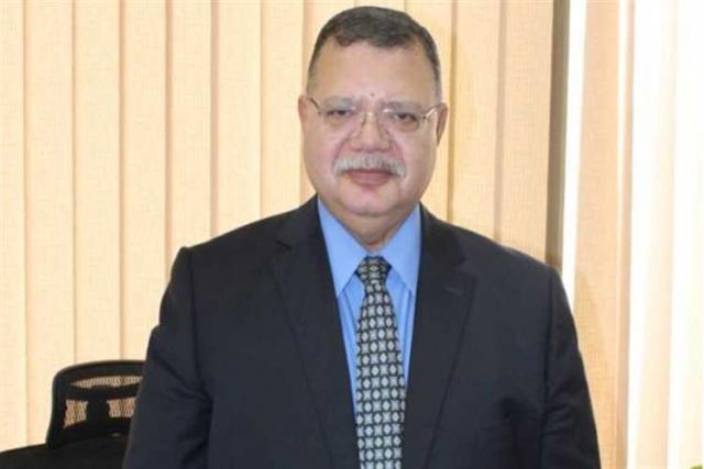  حمدي عبدالعزيز، المتحدث باسم وزارة البترول