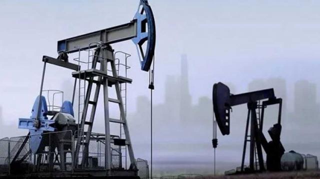 ارتفاع أسعار النفط وبرنت يسجل 54 دولارا للبرميل 