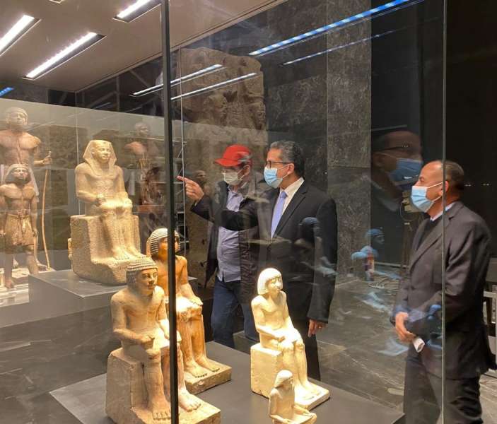 وزير السياحة والأثار يتفقد متحف عواصم مصر