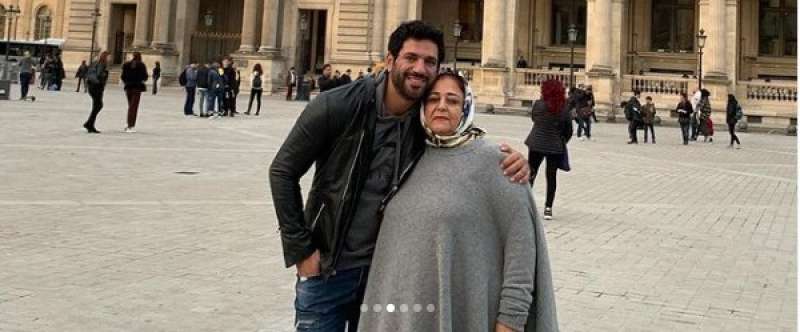 حسن الرداد و والدته
