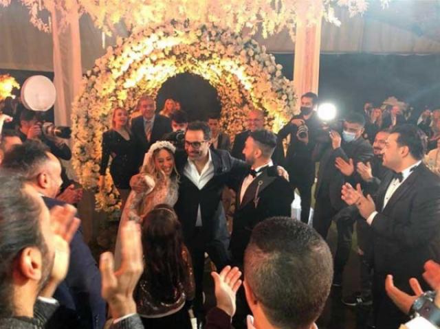 وصلة رقص على مليونير.. أحمد فهي يشعل حفل زفاف نادر حمدي وسارة حسني (فيديو)
