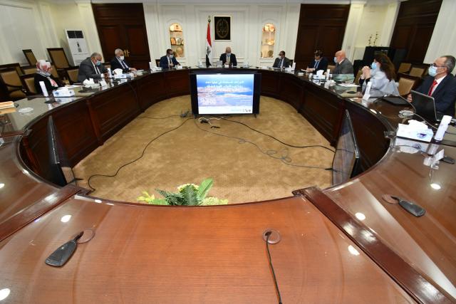 وزير الإسكان يستعرض المخطط الاستراتيجي لتطوير شرم الشيخ 