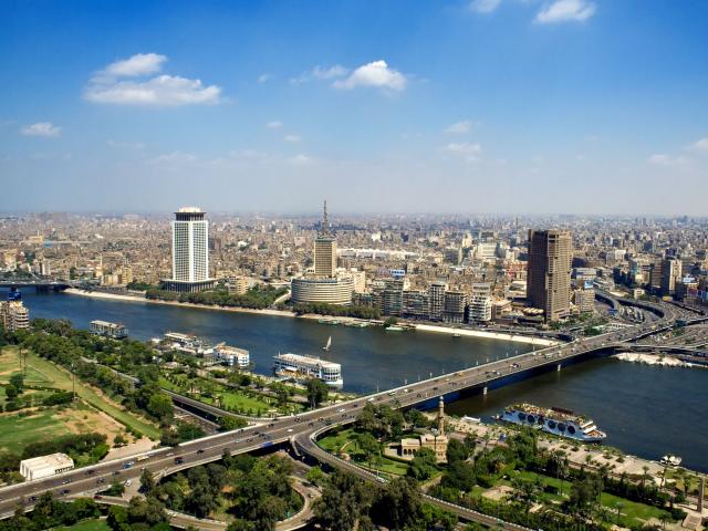 خبير اقتصادي: الإشادات الدولية بالاقتصاد المصري تجذب الاستثمارات الأجنبية