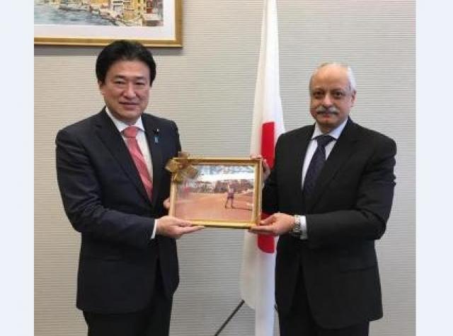 سفير مصر في طوكيو والمستشار الخاص لرئيس الوزراء الياباني