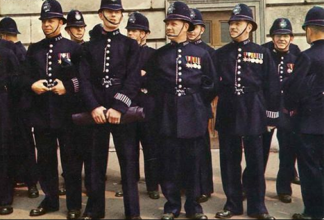 البوليس الانجليزي في الخمسينيات