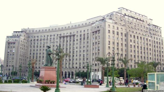 لجنة ”مجمع التحرير” تبحث خطة إخلاء المبنى