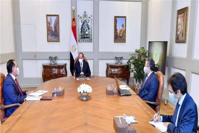 اجتماع السيسي مع رئيس الوزراء ووزير الآثار