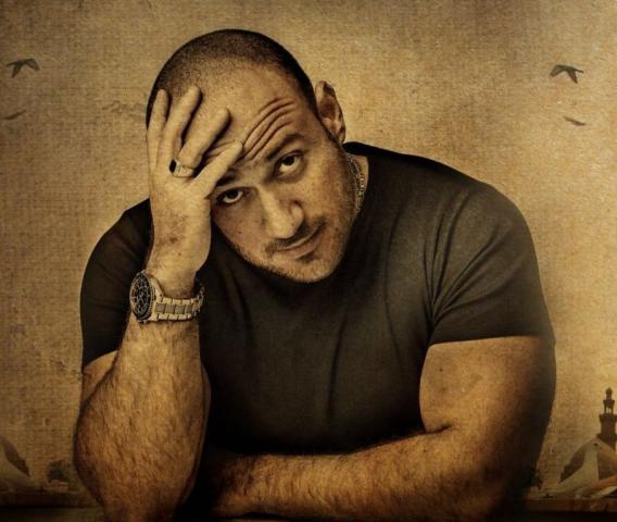 ”أحمد مكي” و”برشلونة” و”محمد هنيدي”.. المصريين بيدوروا على إيه؟