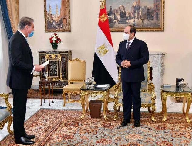 السيسي: مصر ترحب بتطوير التعاون الثنائي وتبادل الخبرات مع باكستان
