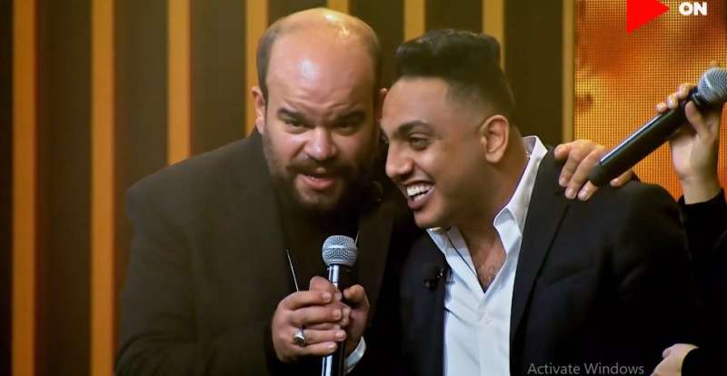 أوس أوس ومحمد عبد الرحمن يبدعان في غناء  ”بالبنط العريض”  (فيديو)