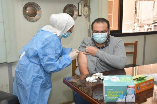 جامعة القاهرة: بدء تطعيم الأطقم الطبية والتمريض ضد فيروس كورونا