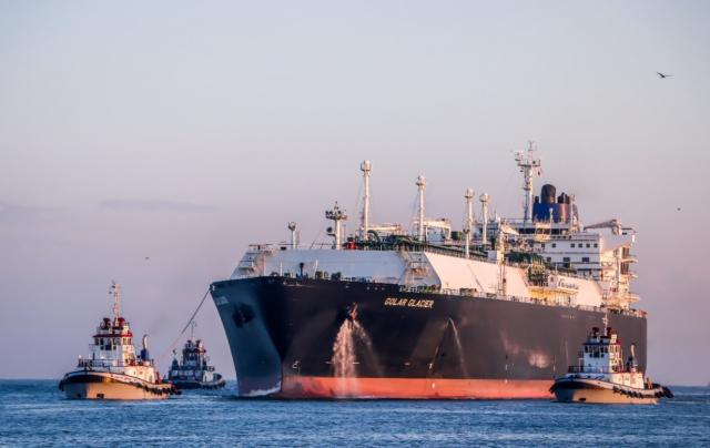 بعد توقف 8 سنوات.. ميناء دمياط يستقبل أول سفينة لتصدير الغاز المسال