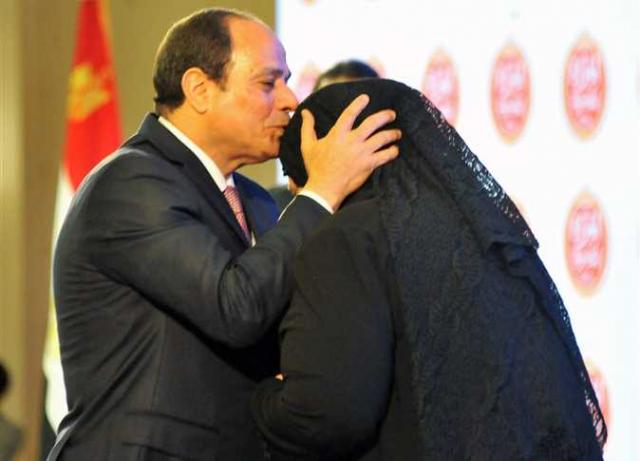 تكريم وتمكين ودعم.. المرأة المصرية في عهد السيسي ”فوق الراس” (فيديو وصور)