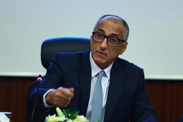المحافظ طارق عامر