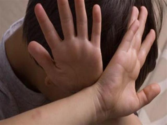 تعدى على طفل