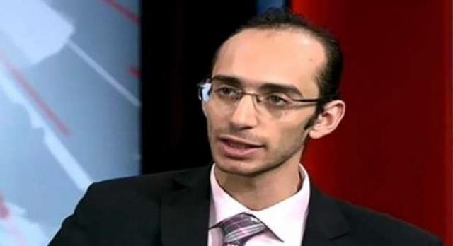 النائب محمد عبد العزيز