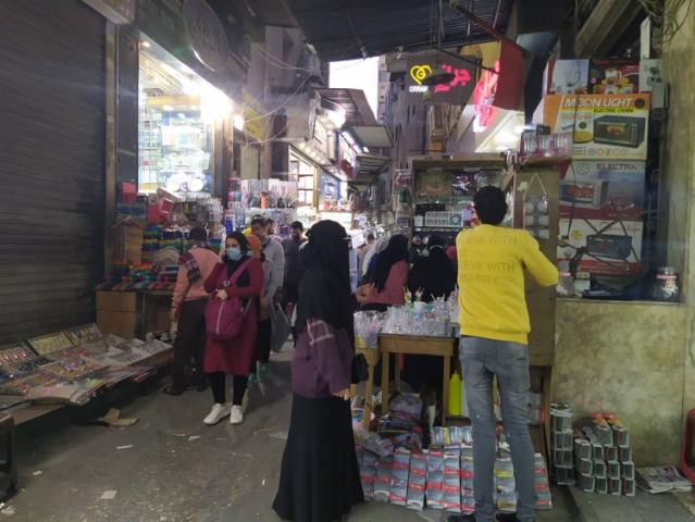 شارع عبد العزيز في عيد الأم : ”الدنيا واقعة”.. وسوق التلات: ”مش ملاحقين على الزبائن” (صور)