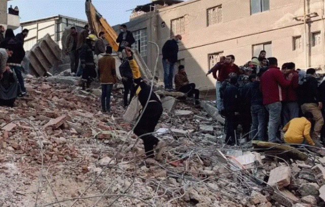 عقار جسر السويس المنهار