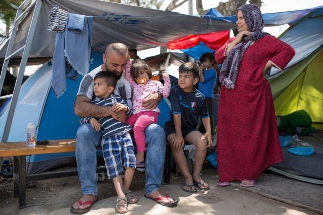 اليونان تعلن تطعيم اللاجئين ضد كورونا مايو المقبل