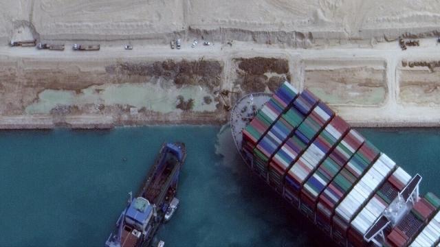 خبير بحري: توقفت قناة السويس فتعطل نبض الاقتصاد العالمي