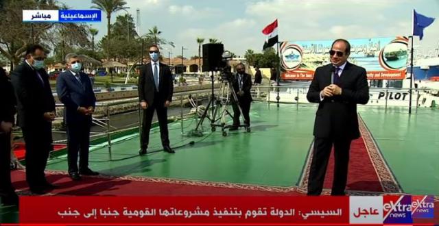 الرئيس السيسي أثناء انتظار عبور أحد السفن