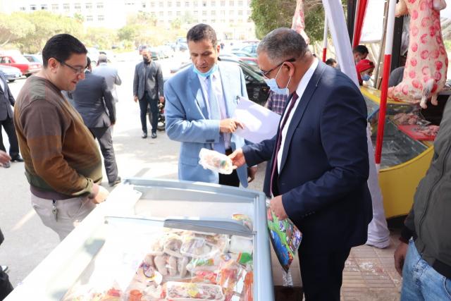 افتتاح منفذ أمان لبيع السلع الغذائية المخفضة بجامعة الأزهر