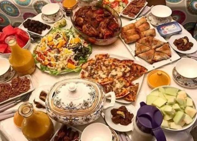 مائدة رمضانية