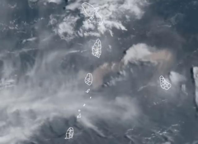 الأرصاد الجوية ترصد حركة أدخنة بركانية في جزر الكاريبي (فيديو)