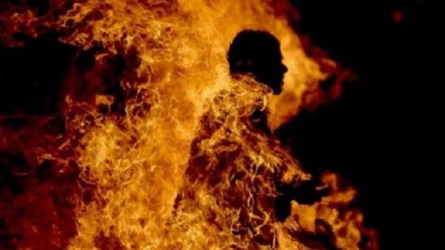 شخص مشتعل-ارشيفية