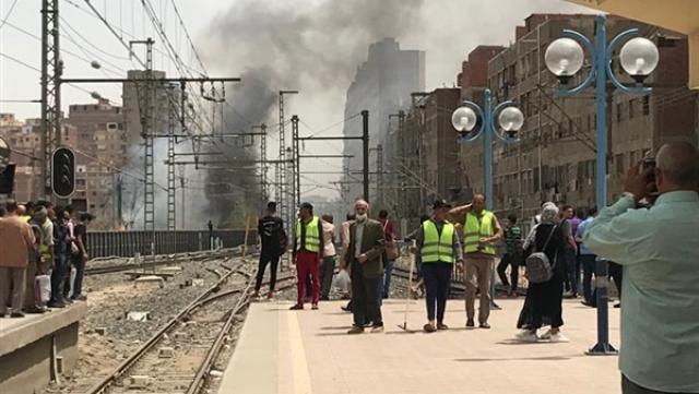 الدخان الأسود غطى السماء.. كيف تصدى الدفاع المدني لحريق هائل بجانب مترو دار السلام؟