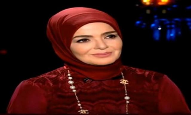 منى عبدالغني: رفضت العمل مع أحمد زكي في البداية بسبب القبلات (فيديو)