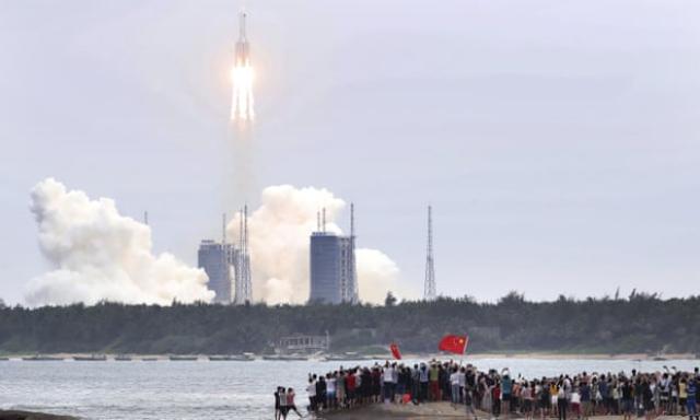 آخر مستجدات الصاروخ الفضائي الصيني اليوم.. أين ومتى يسقط ”الخارج عن السيطرة” ؟