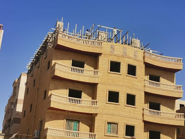 ”الإسكان”: رصد وإزالة مخالفة بناء في المهد بمدينة بدر
